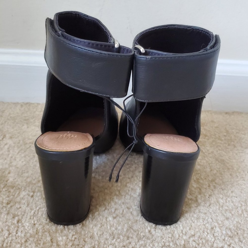 Open-heeled Boots - Picture 4 of 9